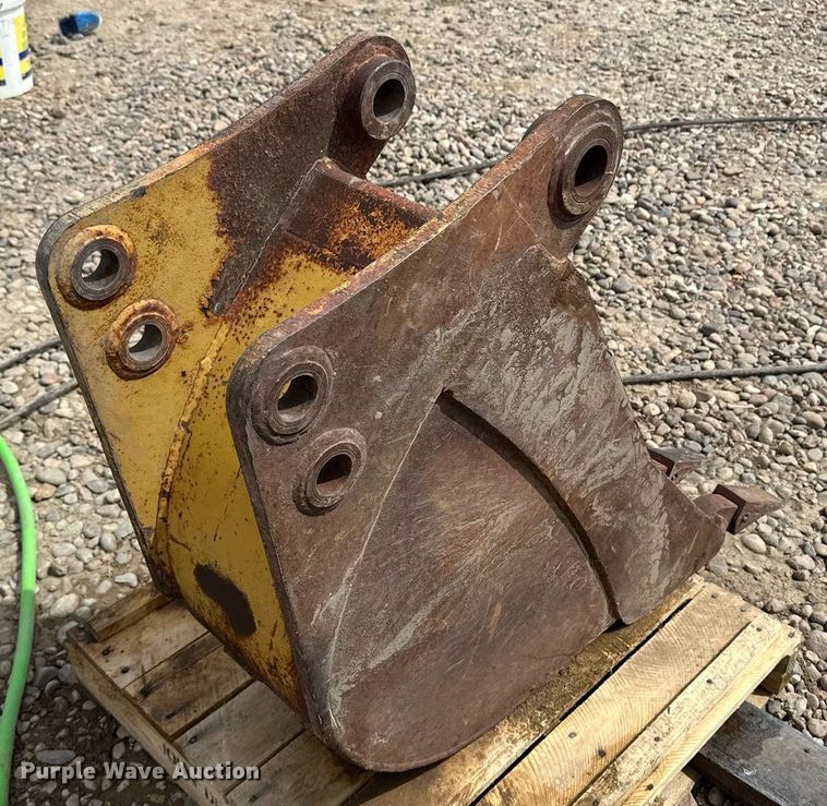 image for item KX9054 12" W excavator bucket