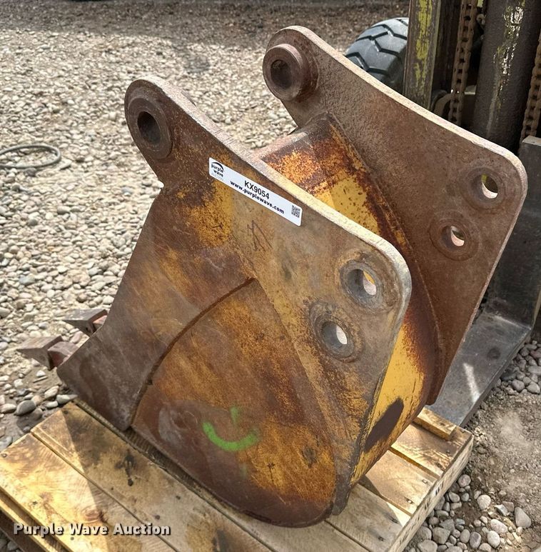 image for item KX9054 12" W excavator bucket