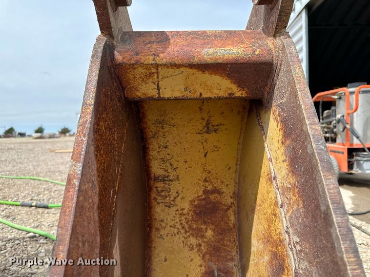 image for item KX9054 12" W excavator bucket