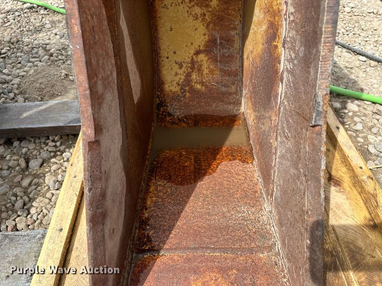 image for item KX9054 12" W excavator bucket