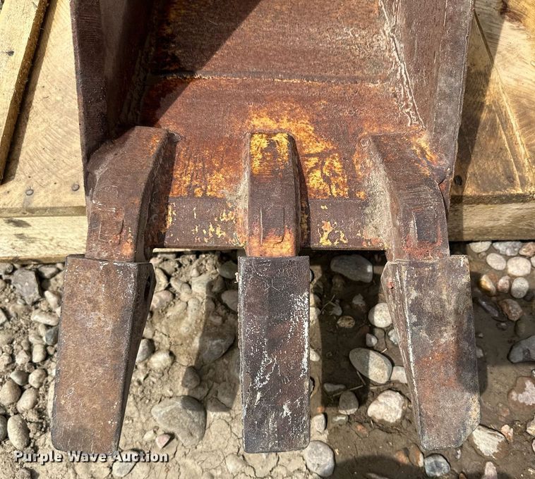 image for item KX9054 12" W excavator bucket