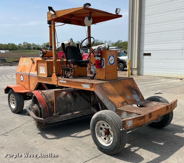 image for item LA9925 1996 Broce RJ300  sweeper