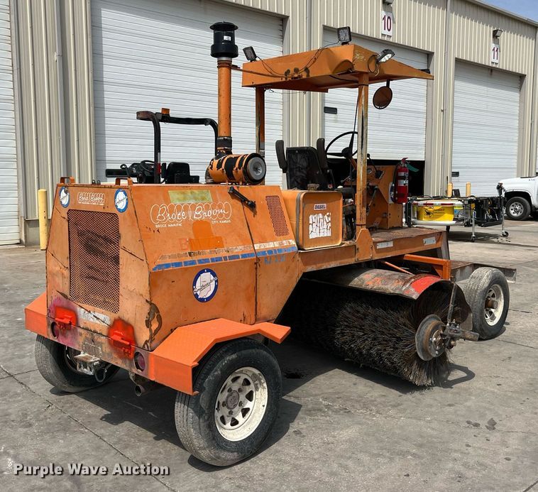 image for item LA9925 1996 Broce RJ300  sweeper