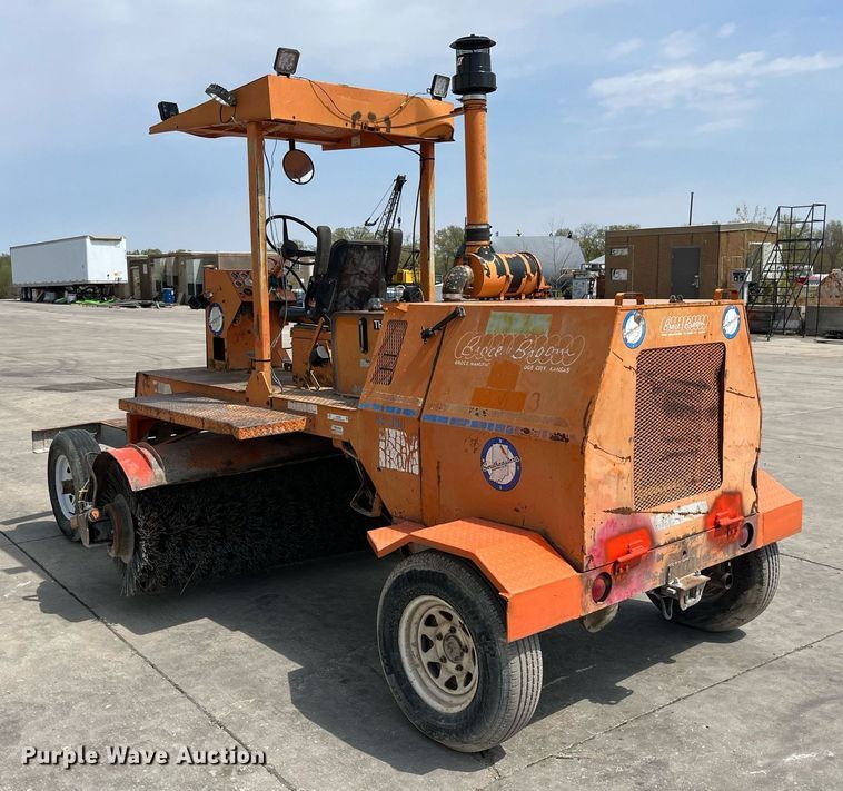 image for item LA9925 1996 Broce RJ300  sweeper