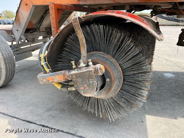 image for item LA9925 1996 Broce RJ300  sweeper