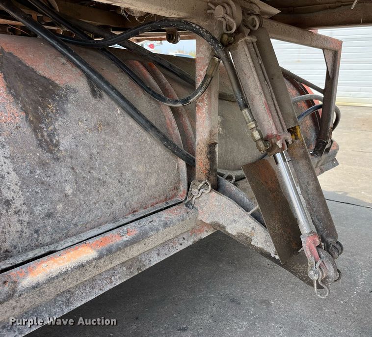 image for item LA9925 1996 Broce RJ300  sweeper