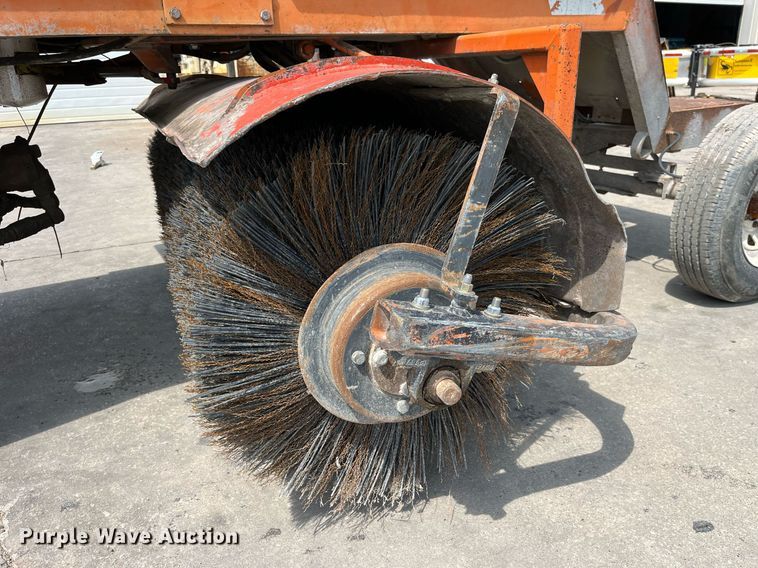 image for item LA9925 1996 Broce RJ300  sweeper