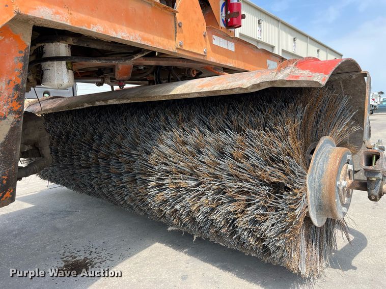 image for item LA9925 1996 Broce RJ300  sweeper