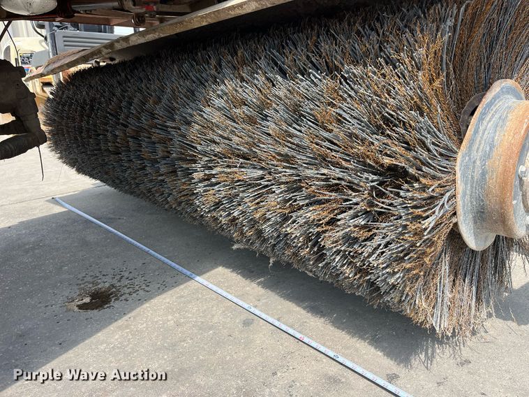 image for item LA9925 1996 Broce RJ300  sweeper