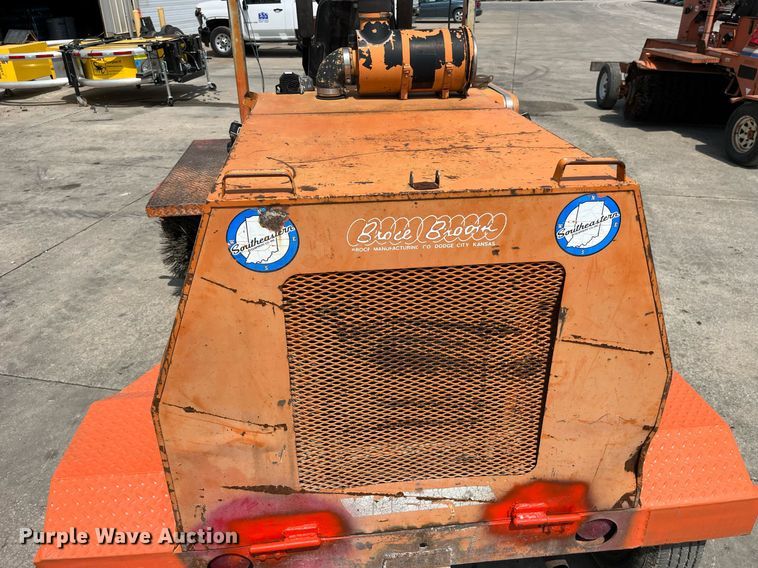 image for item LA9925 1996 Broce RJ300  sweeper