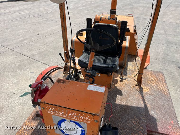 image for item LA9925 1996 Broce RJ300  sweeper