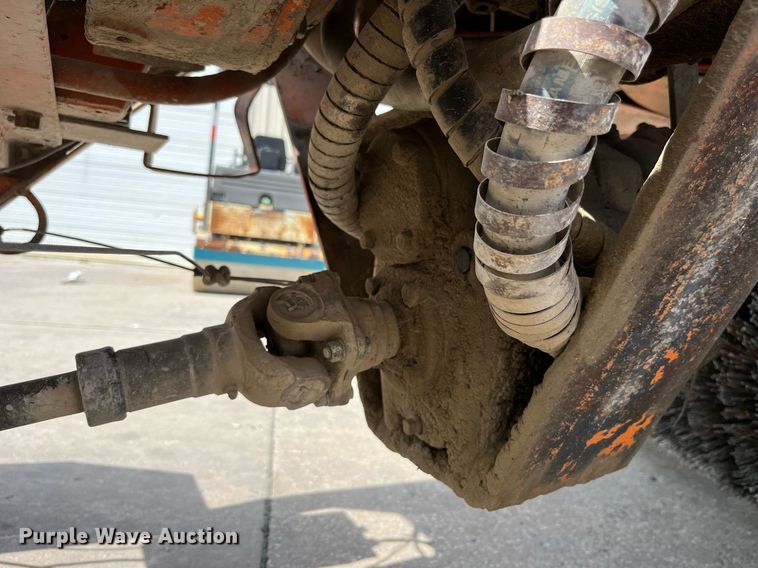 image for item LA9925 1996 Broce RJ300  sweeper