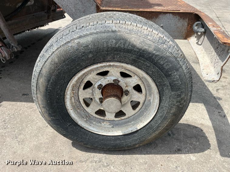 image for item LA9925 1996 Broce RJ300  sweeper