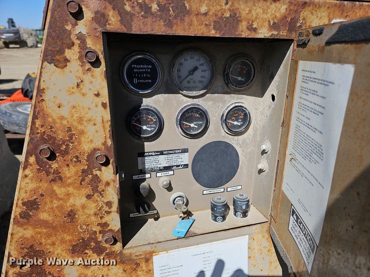 image for item LE9343 1993 LeRoi International 185  air compressor