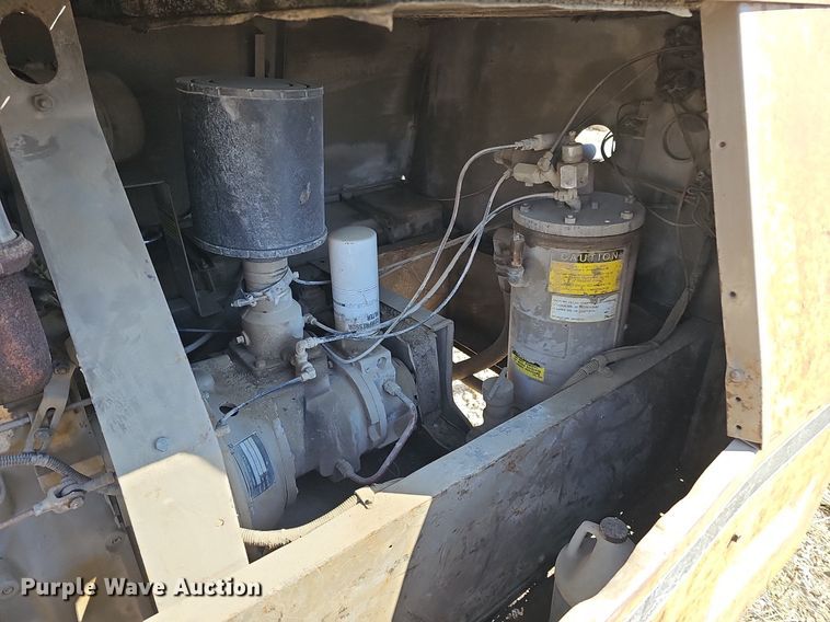 image for item LE9343 1993 LeRoi International 185  air compressor