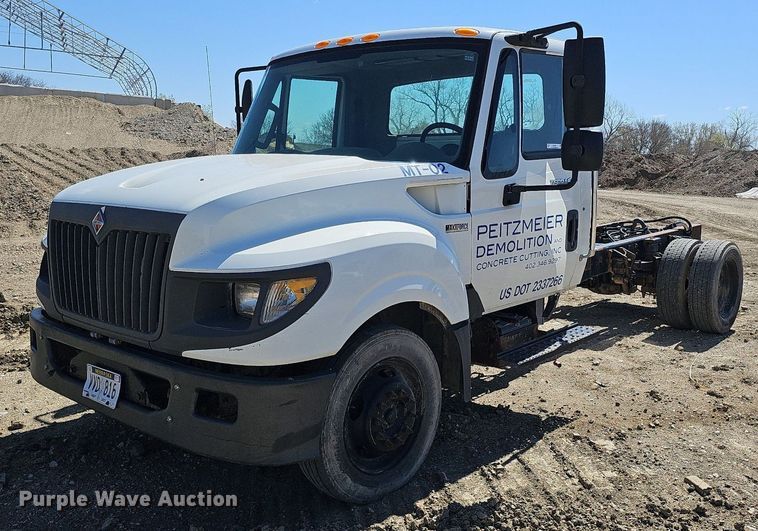 image for item LE9346 2012 International TerraStar  truck cab and chassis