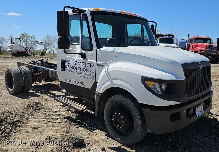 image for item LE9346 2012 International TerraStar  truck cab and chassis