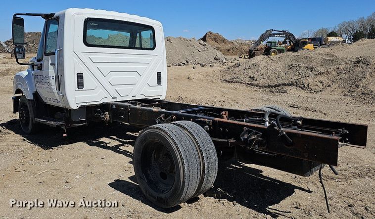 image for item LE9346 2012 International TerraStar  truck cab and chassis