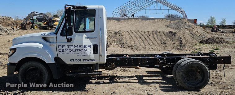 image for item LE9346 2012 International TerraStar  truck cab and chassis