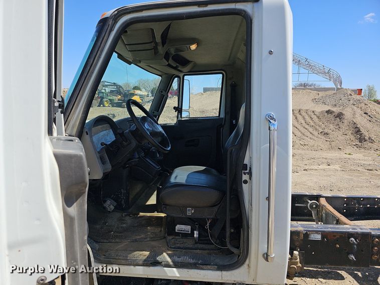 image for item LE9346 2012 International TerraStar  truck cab and chassis