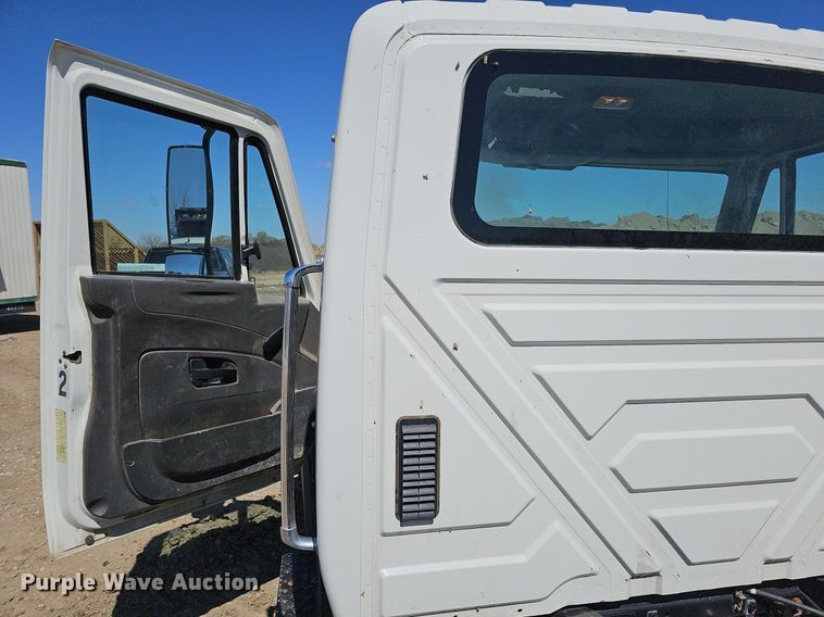 image for item LE9346 2012 International TerraStar  truck cab and chassis