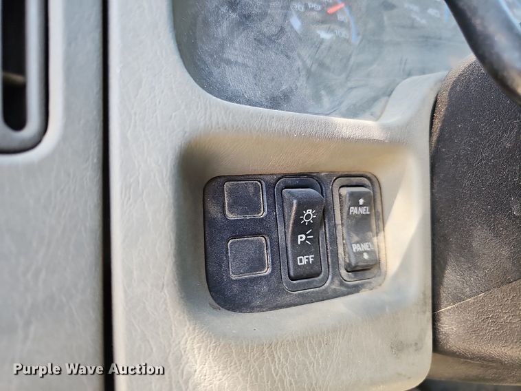 image for item LE9346 2012 International TerraStar  truck cab and chassis