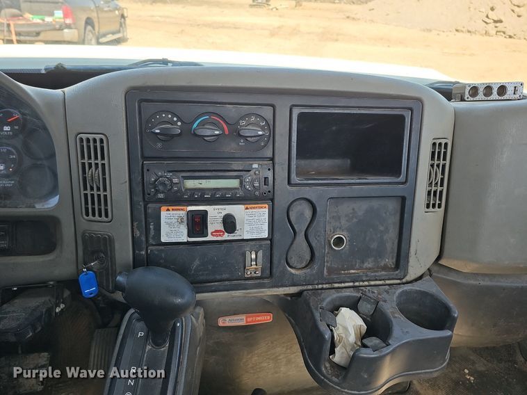 image for item LE9346 2012 International TerraStar  truck cab and chassis