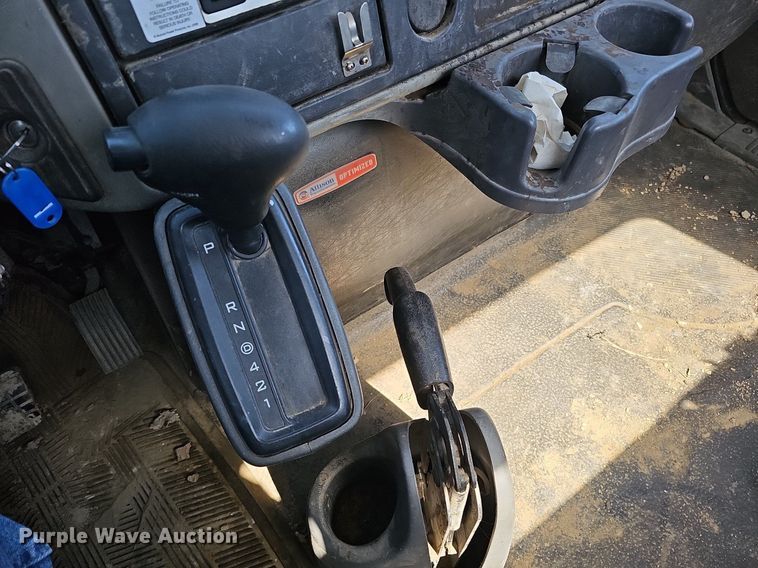 image for item LE9346 2012 International TerraStar  truck cab and chassis