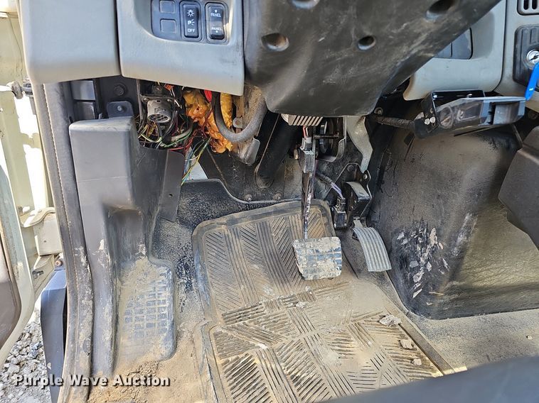 image for item LE9346 2012 International TerraStar  truck cab and chassis