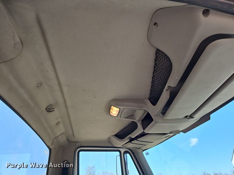 image for item LE9346 2012 International TerraStar  truck cab and chassis