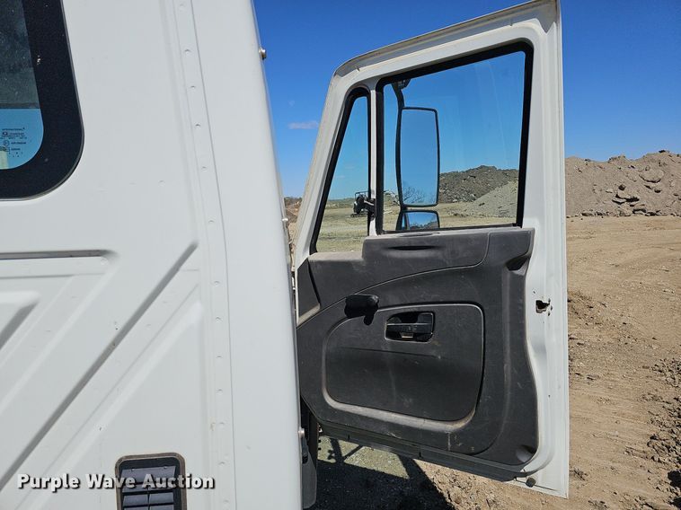 image for item LE9346 2012 International TerraStar  truck cab and chassis