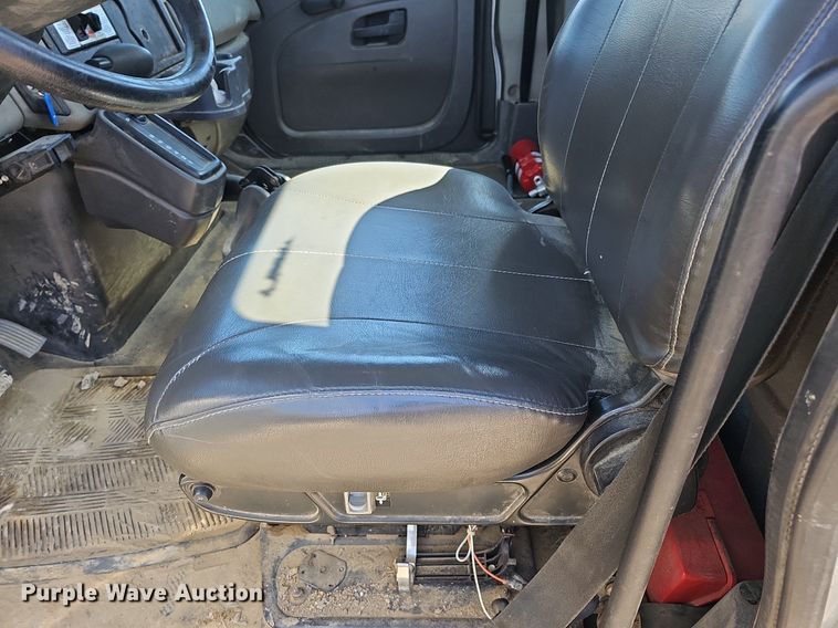 image for item LE9346 2012 International TerraStar  truck cab and chassis