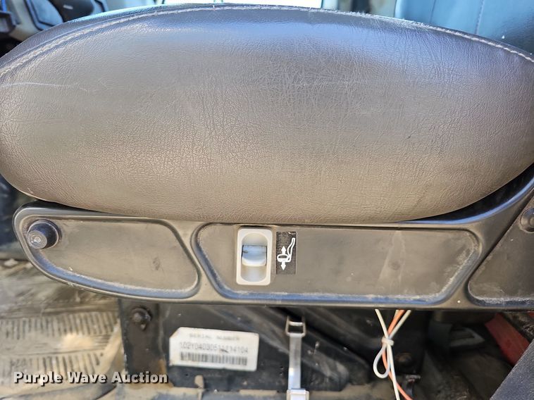 image for item LE9346 2012 International TerraStar  truck cab and chassis