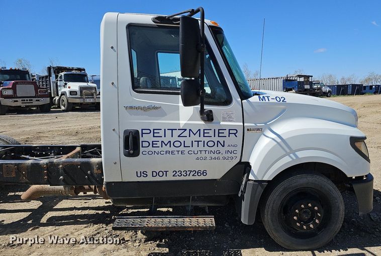 image for item LE9346 2012 International TerraStar  truck cab and chassis