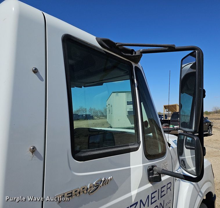 image for item LE9346 2012 International TerraStar  truck cab and chassis