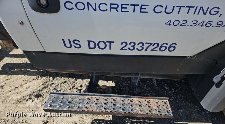 image for item LE9346 2012 International TerraStar  truck cab and chassis