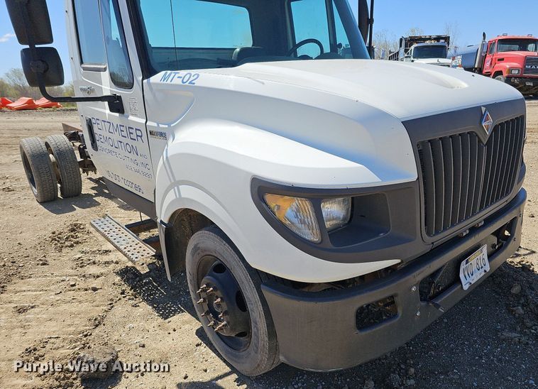 image for item LE9346 2012 International TerraStar  truck cab and chassis