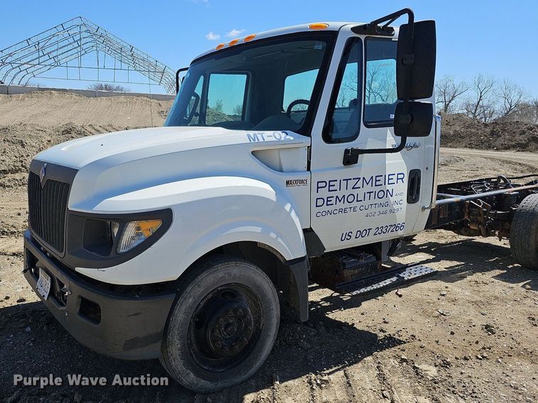 image for item LE9346 2012 International TerraStar  truck cab and chassis