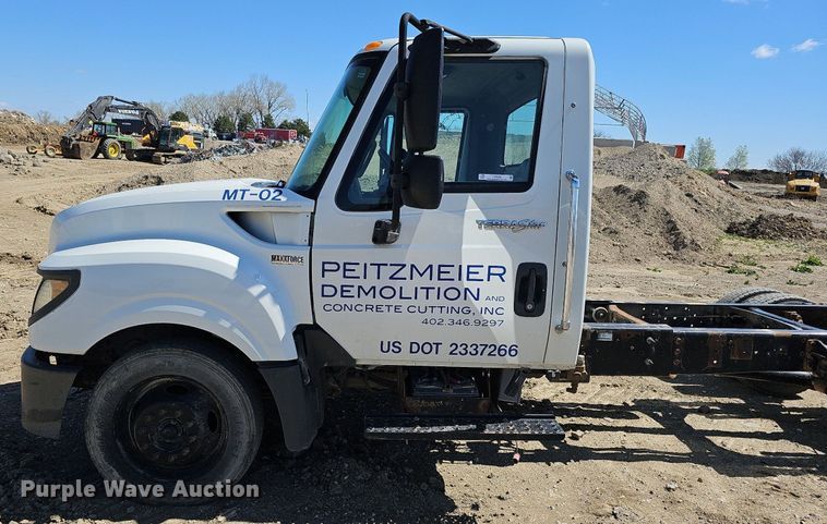 image for item LE9346 2012 International TerraStar  truck cab and chassis