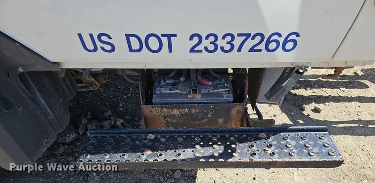 image for item LE9346 2012 International TerraStar  truck cab and chassis