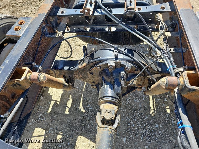 image for item LE9346 2012 International TerraStar  truck cab and chassis