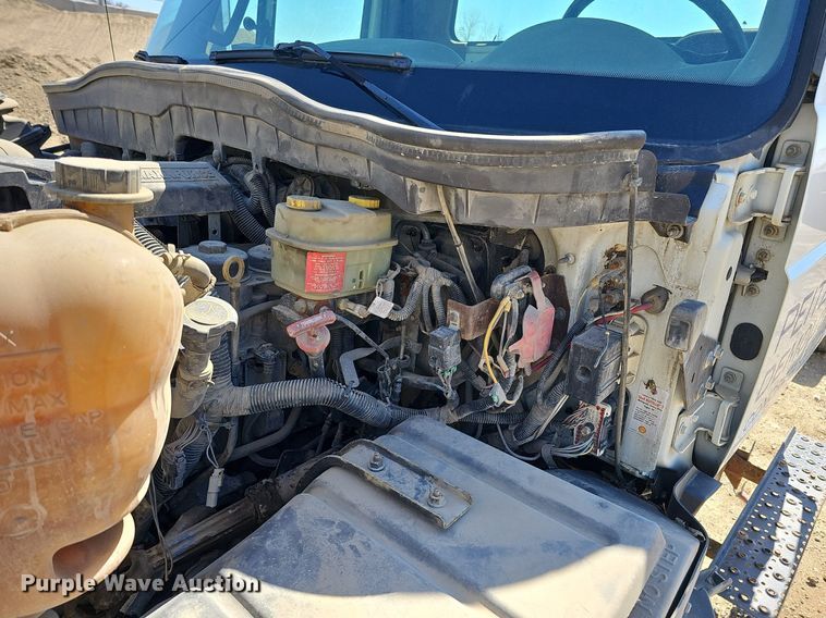 image for item LE9346 2012 International TerraStar  truck cab and chassis