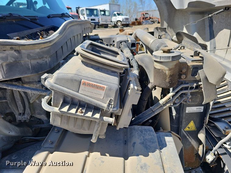 image for item LE9346 2012 International TerraStar  truck cab and chassis