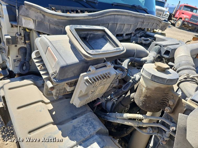 image for item LE9346 2012 International TerraStar  truck cab and chassis