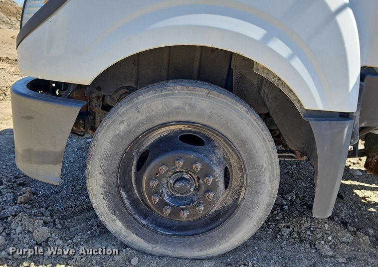 image for item LE9346 2012 International TerraStar  truck cab and chassis