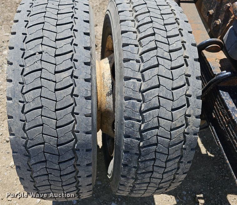 image for item LE9346 2012 International TerraStar  truck cab and chassis