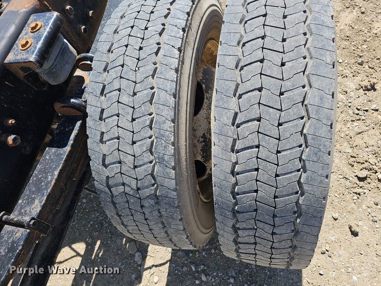 image for item LE9346 2012 International TerraStar  truck cab and chassis