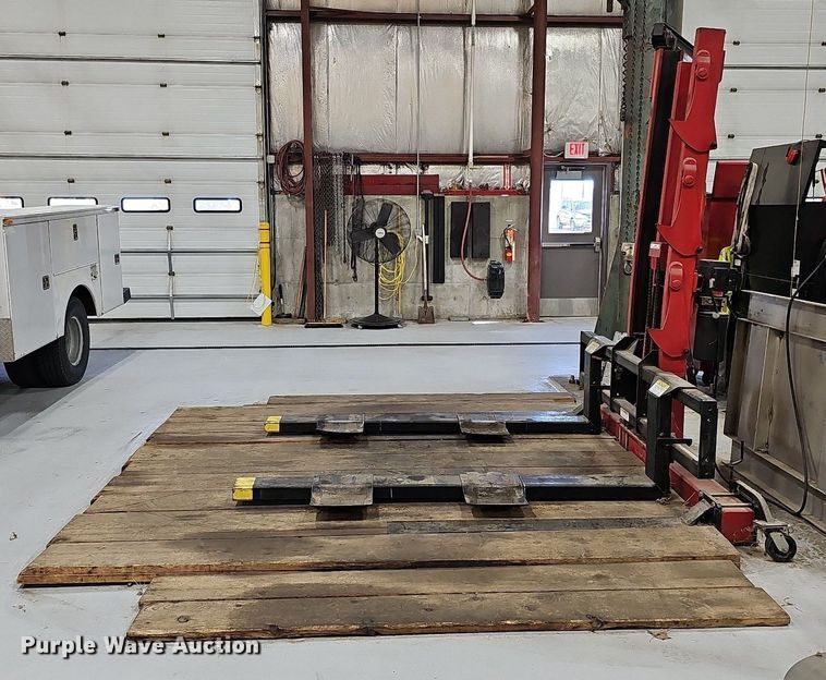 image for item LE9351 McCanse Heftee 4000  lift