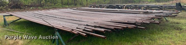 image for item LG9049 (30) joints of 33'L x 2 3/8" diameter oilfield pipe