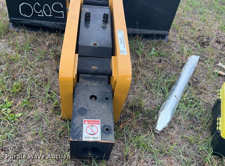 image for item LG9064 Agrotk 680  skid steer breaker